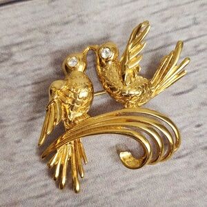Gold Two-Bird Accent Brooch – Polished Gold Tone